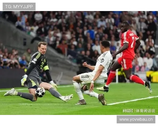 诺伊尔 vs 布冯:巅峰期表现与门将角色演变分析 诺伊尔 vs 布冯:巅峰期表现与门将角色演变分析