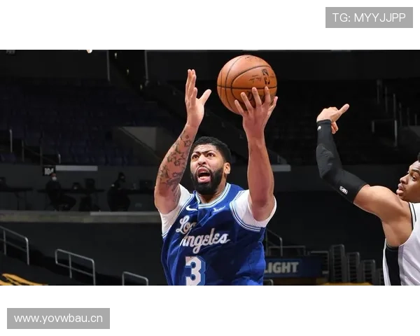 安东尼·戴维斯高效挡拆拉开空间提升湖人内线得分效率